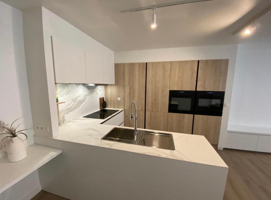 Gerenoveerd In Hartje - Met Privegarage Apartment *